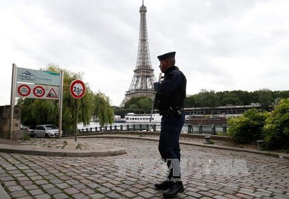 Perancis memperkuat pasukan penjamin keamanan sehubungan dengan kesempatan Tahun Baru - ảnh 1