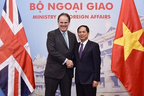 Sekretaris Negara Kemlu Inggris memuji potensi perkembangan Vietnam - ảnh 1