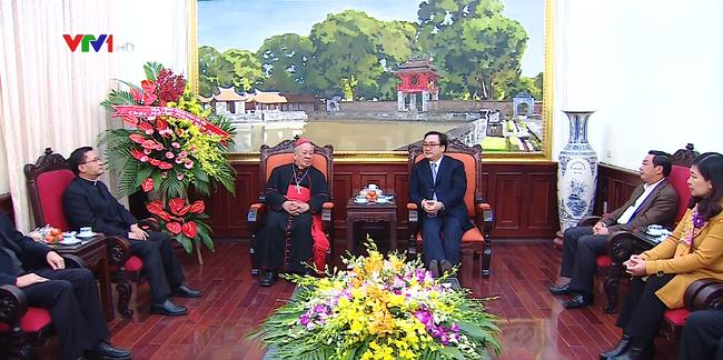 Uskup Agung Keuskupan Agung Hanoi berkunjung dan mengucapkan  selamat Hari Raya Tet kepada Komite Partai Komunis Kota Hanoi - ảnh 1