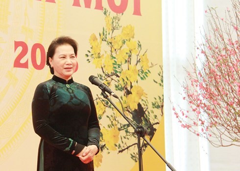 Ketua MN Vietnam, Nguyen Thi Kim Ngan mengucapkan selamat Hari Raya Tet kepada para pemimpin MN dan para pekerja Kantor MN Vietnam - ảnh 1