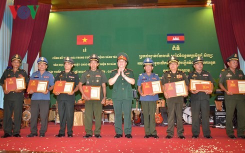 Pemberian penghargaan bagi karya-karya tentang 50 tahun hubungan Vietnam-Kamboja - ảnh 1
