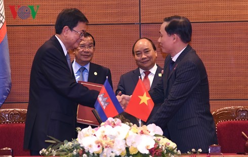 Vietnam dan Kamboja mencapai permufakatan penting tentang delimitasi garis perbatasan dan penancapan tonggak perbatasan - ảnh 1