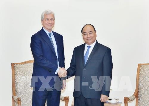 PM Vietnam, Nguyen Xuan Phuc menerima Presiden Grup JP. Morgan (AS) - ảnh 1