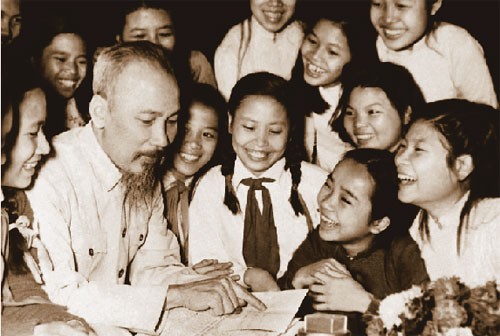 Aktivitas-aktivitas memperingati ultah ke-128 Hari Lahirnya Presiden Ho Chi Minh di dunia - ảnh 1