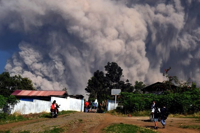 Indonesia: Gunung berapi Merapi giat kembali menimbulkan pengaruh terhadap kehidupan warga - ảnh 1