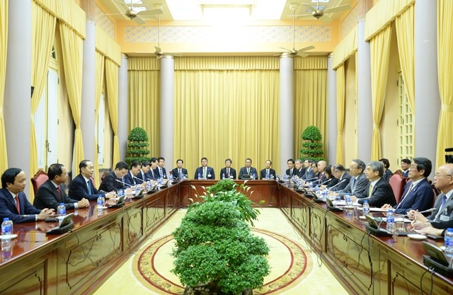 Presiden Vietnam, Tran Dai Quang menerima delegasi Komite Ekonomi Jepang-Vietnam Keidanren - ảnh 1