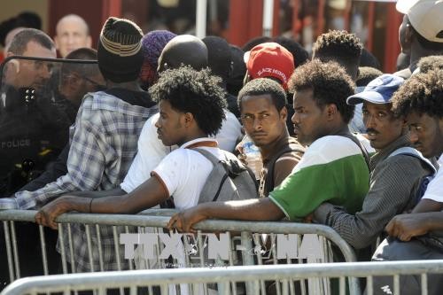 Parlemen Perancis mengesahkan RUU mengenai pengungsian dan imigrasi - ảnh 1
