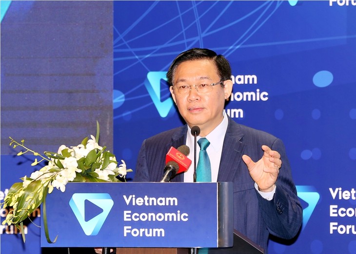 Deputi PM Vietnam, Vuong Dinh Hue menghadiri Forum tematik tentang pasar modal-keuangan - ảnh 1