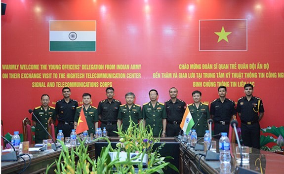 Memperkuat temu pergaulan perwira muda Vietnam-India - ảnh 1