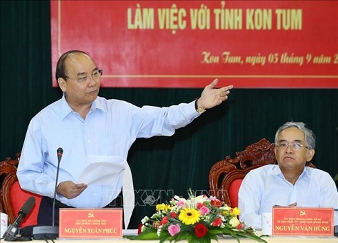 PM Nguyen Xuan Phuc melakukan temu kerja dengan pimpinan Provinsi Kom Tum - ảnh 1
