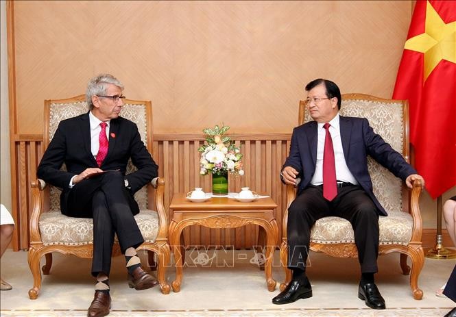 Deputi PM Vietnam, Trinh Dinh Dung: Memacu kerjasama antara badan-badan usaha Vietnam-Perancis - ảnh 1