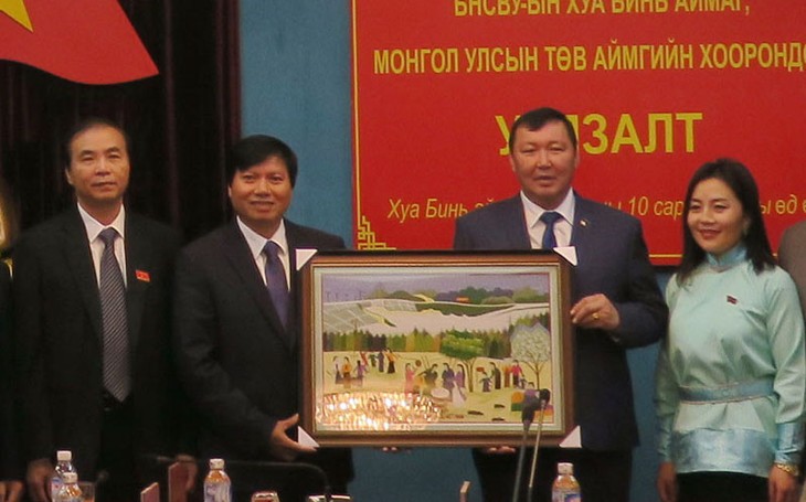 Mendorong temu pergaulan dan kerjasama perdagangan Vietnam-Mongolia - ảnh 1