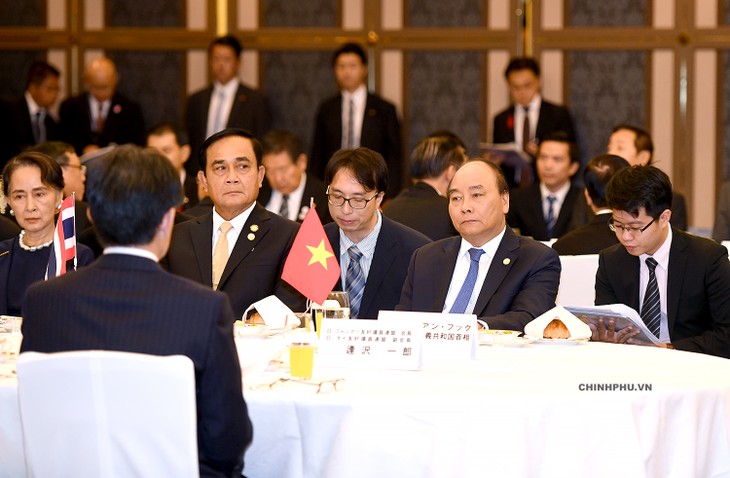 PM Vietnam, Nguyen Xuan Phuc dan pemimpin negara-negara ASEAN melakukan kontak kepada Kaisar dan Permaisuri Jepang - ảnh 2