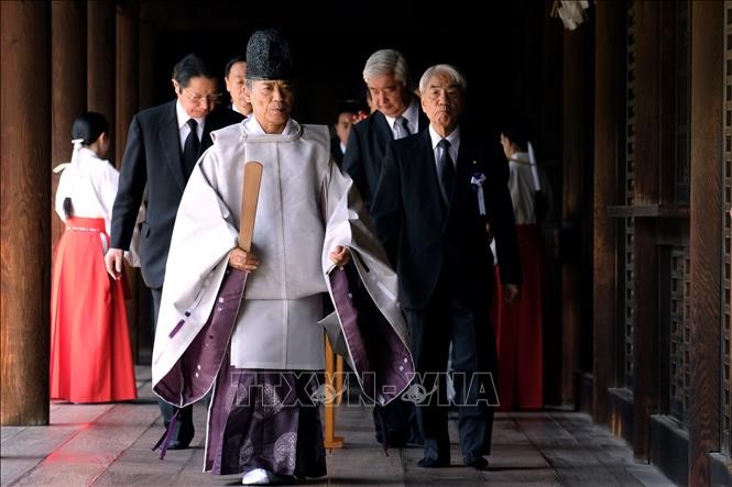 Tiongkok dan Republik Korea memberikan reaksi terhadap pengiriman benda sajian yang dilaksanakan PM Jepang kepada  Kuil Yasukuni - ảnh 1
