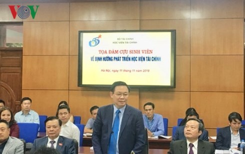 Deputi PM Vietnam, Vuong Dinh Hue meminta kepada Akademi Keuangan supaya membentuk jaringan gagasan keuangan - ảnh 1