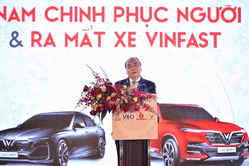 PM Vietnam, Nguyen Xuan Phuc menghadiri acara pencanangan Barang Vietnam menaklukkan orang Vietnam - ảnh 1