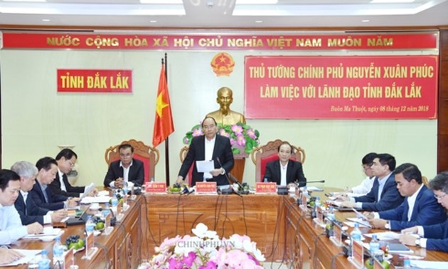 PM Vietnam, Nguyen Xuan Phuc menlakukan  temu kerja dengan pimpinan teras Provinis Dak Lak - ảnh 1
