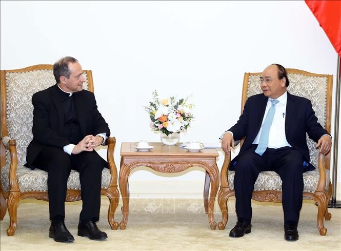PM Vietnam, Nguyen Xuan Phuc menerima Deputi Menlu Tahta Vatikan - ảnh 1