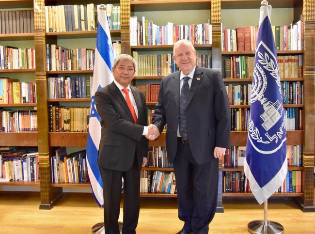 Dubes Vietnam di Negara Israel, Cao Tran Quoc Hai berpamitan dengan Presiden Negara Israel, Reuven Rivlin - ảnh 1