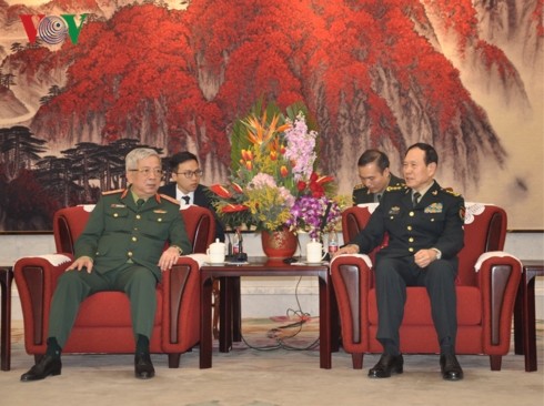 Deputi Menhan Viet Nam, Nguyen Chi Vinh bertemu dengan Menhan Tiongkok, Wei Fenghe - ảnh 1