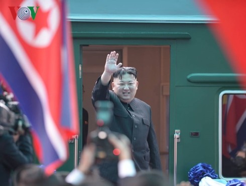 Ketua RDRK, Kim Jong-un mengakhiri dengan baik kunjungan persahabatan resmi di Vietnam - ảnh 1