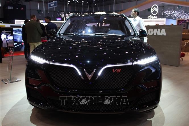 VinFast mengadakan unjuk muka model mobil SUV Lux versi khusus di pameran mobil Jenewa - ảnh 1