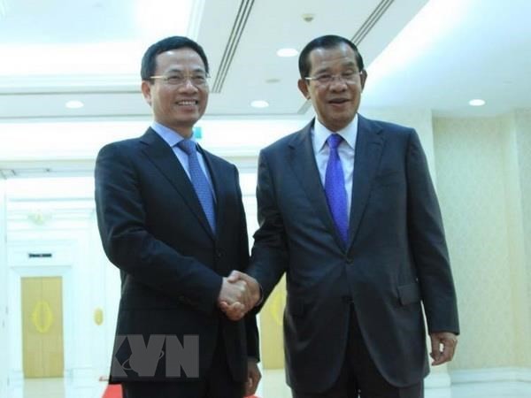 PM Kamboja menginginkan agar Viet Nam membantu membangun Pusat Pengawasan Keselamatan Informasi Jaringan Nasional - ảnh 1