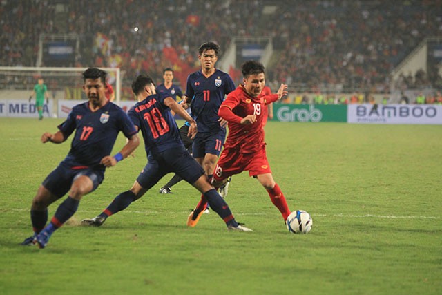 Mengalahkan skuad U23 Thailand dengan skor 4-0, skuad Vietnam lolos masuk ke putaran final Turnamen Sepak Bola U23 Asia 2020 - ảnh 1