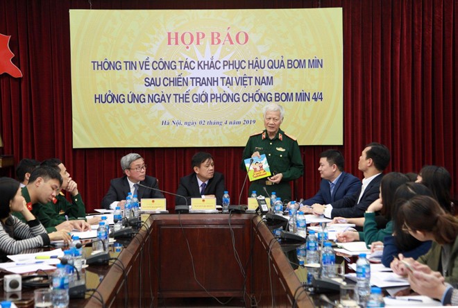 Vietnam mengadakan banyak aktivitas menyambut Hari Dunia tentang pencegahan dan pemberantasan bom dan ranjau (4/4) - ảnh 1