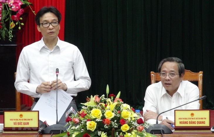 Deputi PM Vietnam, Vu Duc Dam: Provinsi Quang Binh memperkuat pengembangan berbagai bentuk wisata - ảnh 1