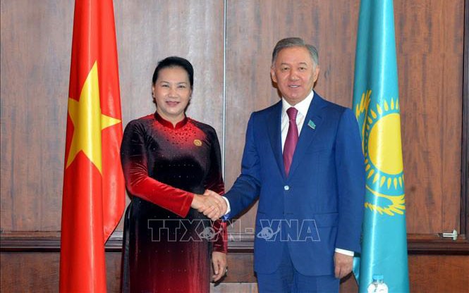 Ketua MN Vietnam, Nguyen Thi Kim Ngan melakukan pertemuan dengan Ketua Majelis Rendah Kazakhstan, Nurlan Nigmatulin - ảnh 1