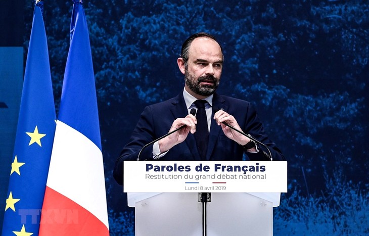 PM Perancis berseru memangkas pajak untuk menghadapi gelombang demontransi “Rompi kuning” - ảnh 1