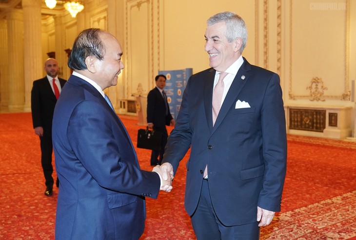 PM Vietnam, Nguyen Xuan Phuc secara terpisah melakukan pertemuan dengan para pemimpin Rumania - ảnh 2