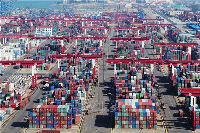 AS resmi meningkatkan tarif menjadi 25% terhadap barang dagang Tiongkok senilai 200 miliar USD - ảnh 1