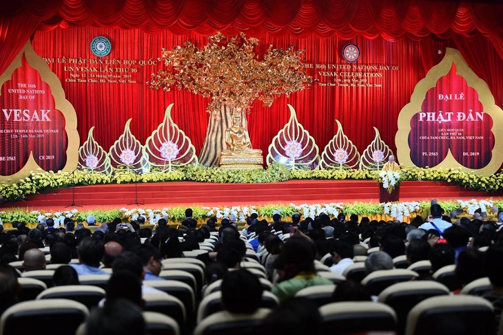 Agama  Buddha Vietnam demi satu dunia yang damai dan berkembang secara berkesinambungan - ảnh 1