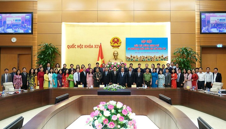 PM Nguyen Xuan Phuc menginginkan agar para anggota MN muda memberikan dedikasi sepenuh hati demi perkembangan Tanah Air - ảnh 1