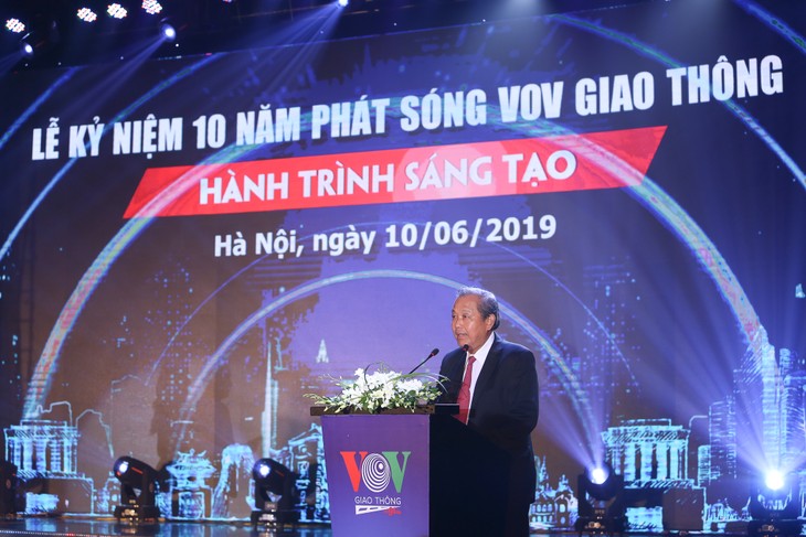 Deputi Harian PM Vietnam, Truong Hoa Binh menghadiri acara peringatan HUT ke-10 Pembentukan kanal VOV Lalu Lintas - ảnh 1