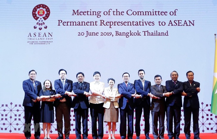 Memulai serangkaian konferensi-konferensi dalam rangka Konferensi Tingkat Tinggi ASEAN ke-34 - ảnh 1