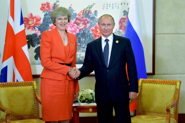Presiden Rusia, Vladimir Putin dan PM Inggris, Theresa May melakukan pertemuan di sela-sela KTT G20 - ảnh 1