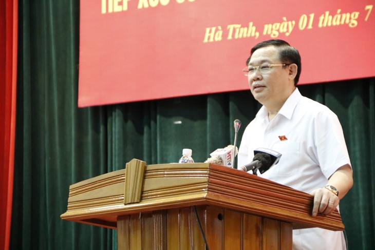 Deputi PM Vietnam, Vuong Dinh Hue melakukan kontak dengan para pemilih di Provinsi Ha Tinh - ảnh 1