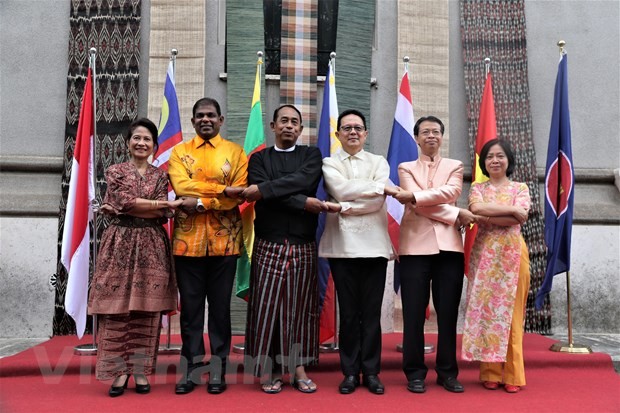 Memperingati HUT ke-52 Berdirinya ASEAN di semua negara - ảnh 1