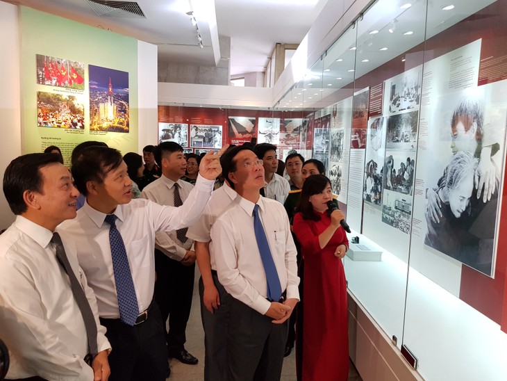 Pembukaan pameran tematik : “Perjalanan menuju ke impian-impian- 50 tahun melaksanakan Testamen Presiden Ho Chi Minh (1969-2019)” - ảnh 1