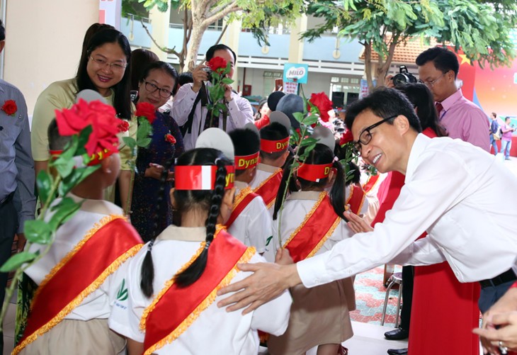 Lebih dari 22 juta pelajar dan mahasiswa Vietnam menghadiri acara pembukaan tahun ajar baru - ảnh 9