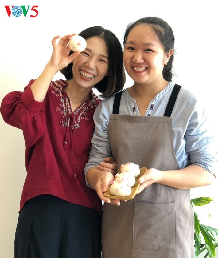 Arsitek muda start-up dengan brand kue bulan “Ibu Nghe homemade - ảnh 1