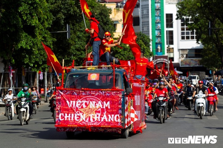 Pertandingan sepak bola Vietnam-Malaysia babak kualifikasi World Cup 2022: Vietnam mencapai kemenangan dengan angka  1-0, pemain Quang Hai (Vietnam)  mencetak gol - ảnh 5