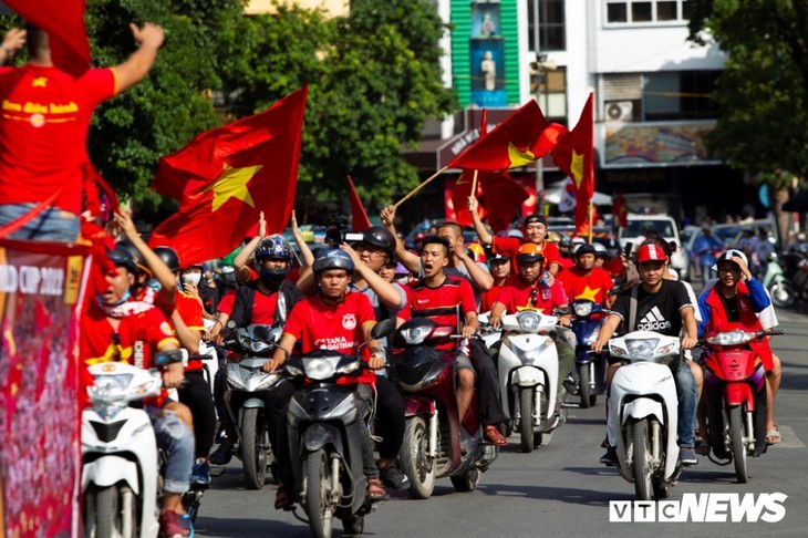 Pertandingan sepak bola Vietnam-Malaysia babak kualifikasi World Cup 2022: Vietnam mencapai kemenangan dengan angka  1-0, pemain Quang Hai (Vietnam)  mencetak gol - ảnh 2