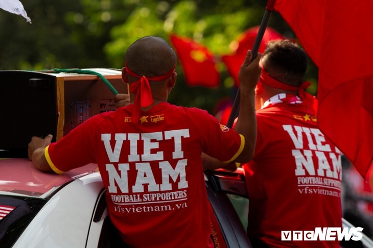 Pertandingan sepak bola Vietnam-Malaysia babak kualifikasi World Cup 2022: Vietnam mencapai kemenangan dengan angka  1-0, pemain Quang Hai (Vietnam)  mencetak gol - ảnh 4