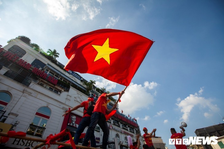 Pertandingan sepak bola Vietnam-Malaysia babak kualifikasi World Cup 2022: Vietnam mencapai kemenangan dengan angka  1-0, pemain Quang Hai (Vietnam)  mencetak gol - ảnh 3