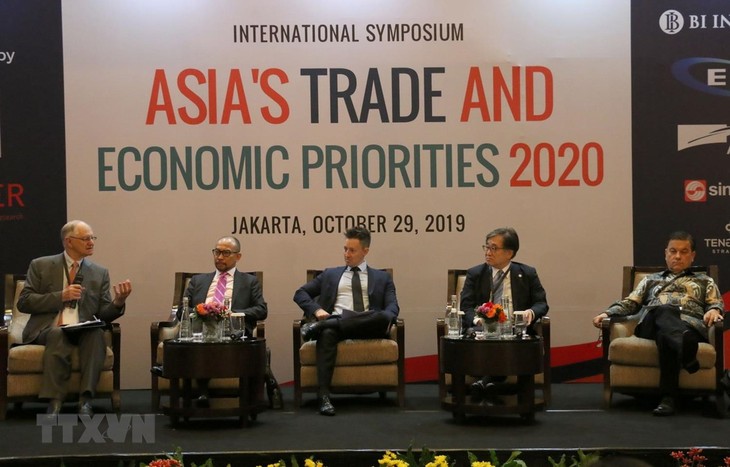 Pembukaan lokakarya internasional: “Prioritas-prioritas dalam kebijakan ekonomi dan perdagangan Asia tahun 2020” - ảnh 1