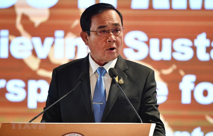 Thailand memperhatikan topik pengembangan jalan kereta api di kawasan pada KTT ASEAN ke-35 - ảnh 1
